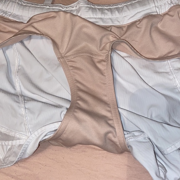 Lululemon Hotty Hot white shorts with drawstring - Picture 5 of 5